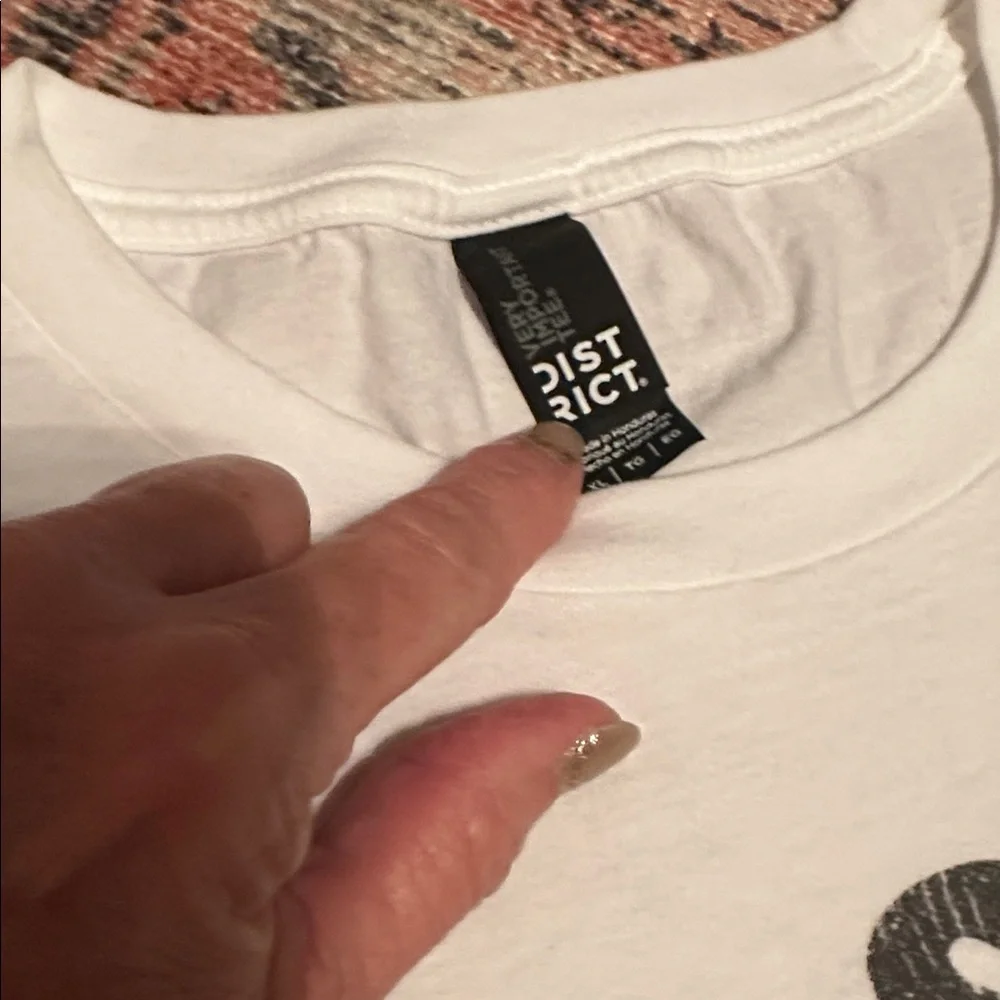 🚨SALE District White Tee BIGFOOT…Saw Me but no one believes him! Size XL - Picture 2 of 4